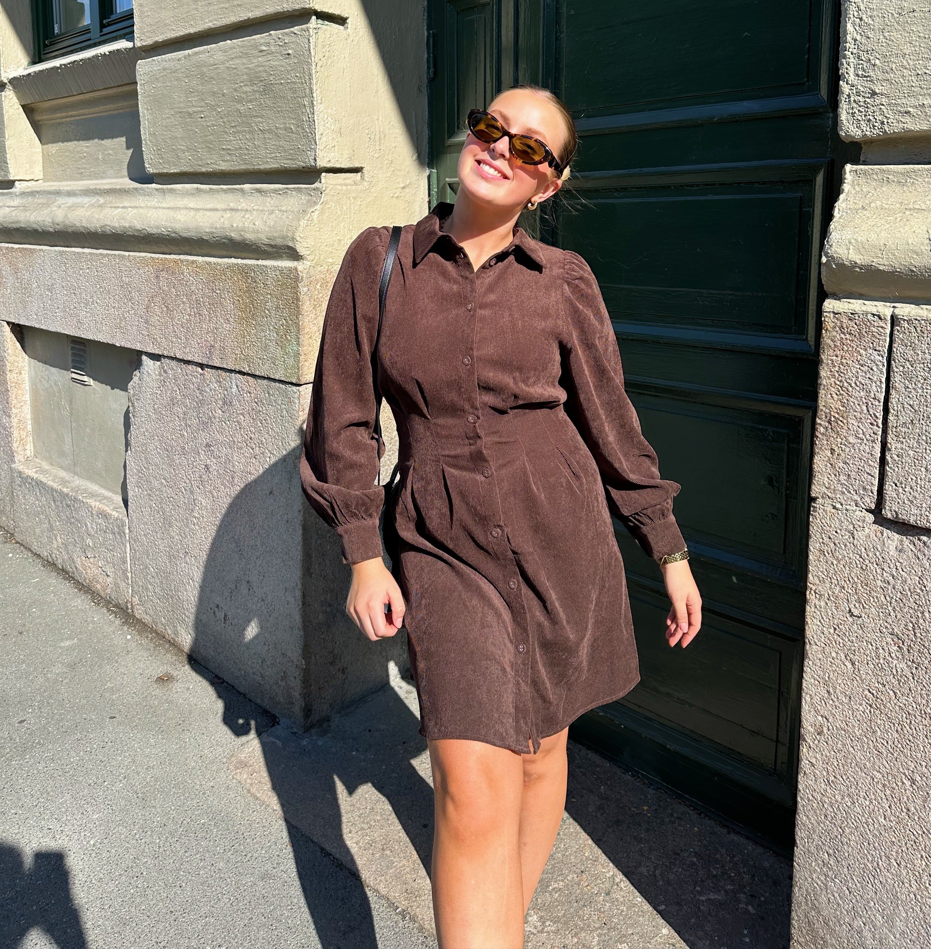 VICORDU Short Dress - Coffee Bean